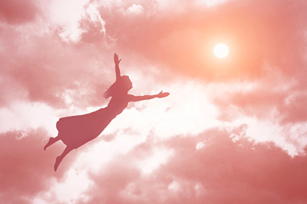 Một người phụ nữ tự xưng là Sandra có trải nghiệm linh hồn ly thể khi thiền định và du hành đến không gian khác. Hình ảnh minh họa. (Ảnh: Shutterstock)