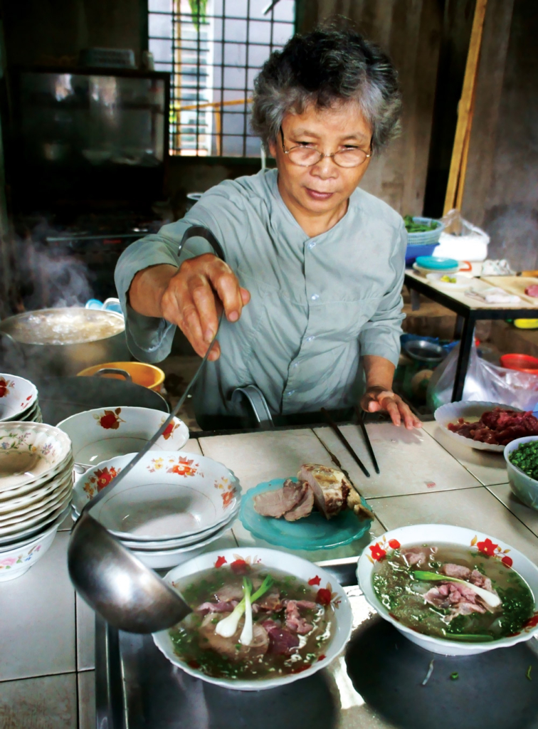 Phở: Hành trình phi thường từ gánh hàng rong đến đại sứ ẩm thực Việt