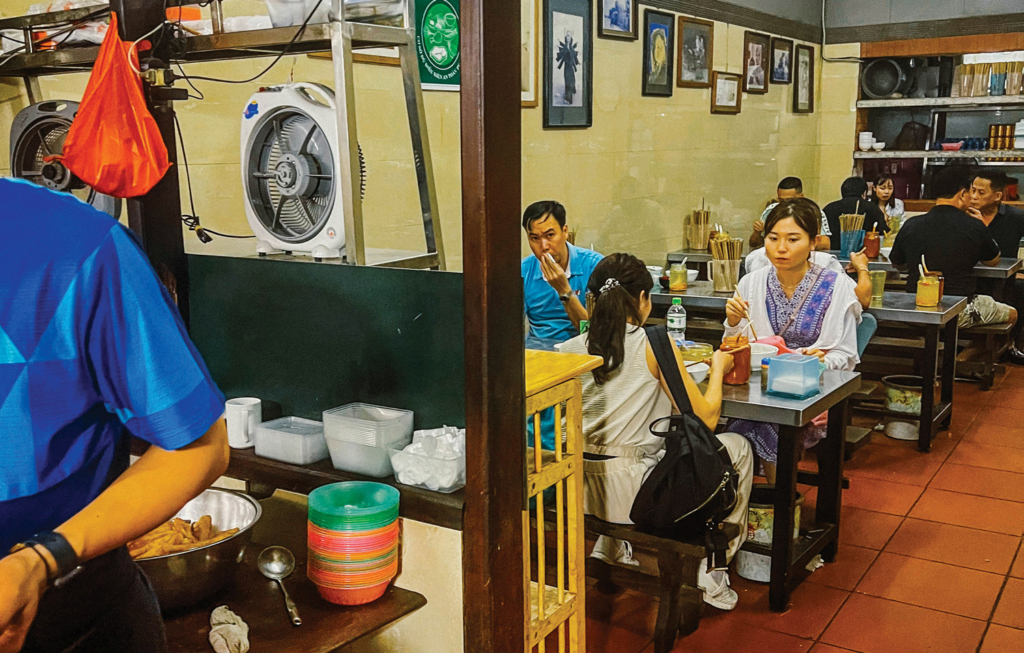 Phở: Hành trình phi thường từ gánh hàng rong đến đại sứ ẩm thực Việt