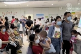 Kể từ tháng 09/2023, bệnh viêm phổi mycoplasma bùng phát ở trẻ em ở Trung Quốc, nhưng một bác sĩ Trung Quốc tiết lộ rằng đây thực chất là một biến thể của COVID-19. Các nhà virus học Mỹ quốc còn cho rằng bệnh viêm phổi do mycoplasma khó có thể gây ra “phổi trắng.” (Ảnh chụp từ màn hình video)