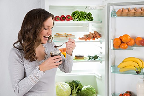 Tủ lạnh không có mùi lạ thì thực phẩm để trong tủ sẽ tươi ngon hơn. (Ảnh: Fotolia)