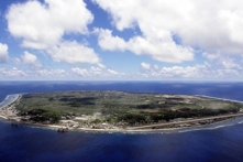 Nauru nằm ở Nam Thái Bình Dương, là quốc gia ít được ghé thăm nhất trên thế giới. Ảnh chụp quốc đảo Nauru từ trên không vào ngày 11/09/2001. (Ảnh: TORSTEN BLACKWOOD/AFP/Getty Images)