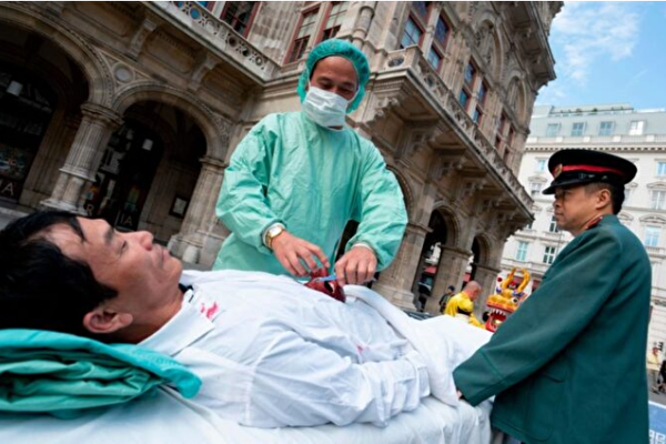 Gần đây, ĐCSTQ đã bịa đặt dữ liệu về việc người dân Trung Quốc tự nguyện hiến nội tạng để che đậy tội ác thu hoạch nội tạng sống. Ảnh tư liệu. (Ảnh: Joe Klamar/AFP/Getty Images)