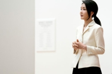 Đệ nhất phu nhân Nam Hàn Kim Keon Hee đã ngoài 50 tuổi nhưng vẫn sở hữu vẻ xinh đẹp trẻ trung. Ảnh chụp bà đến thăm Phòng trưng bày Nghệ thuật Quốc gia ở Washington, D.C. vào ngày 26/04/2023. (Ảnh: STEFANI REYNOLDS/AFP/Getty Images)