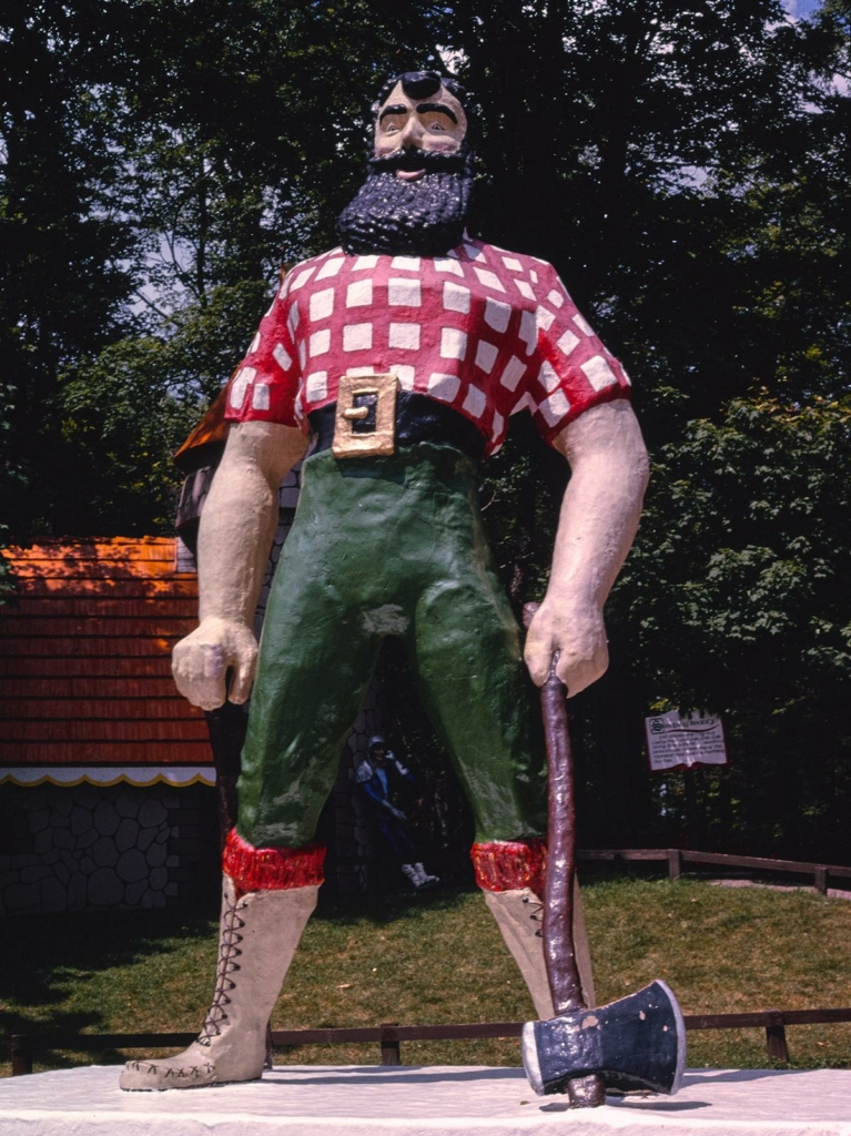 Bức tượng nhân vật Paul Bunyan ở công viên giải trí Enchanted Forest, Old Forge, New York. Thư viện Quốc hội. (Ảnh: Tài liệu công cộng)
