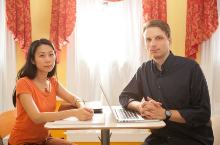 Cặp vợ chồng ở Quận Cam trong cuộc giằng co với Trung Quốc