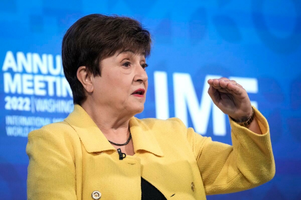 Giám đốc điều hành IMF Kristalina Georgieva tham gia cuộc thảo luận tại tòa thị chính với các tổ chức xã hội dân sự tại trụ sở IMF ở Hoa Thịnh Đốn hôm 10/10/2022. (Ảnh: Drew Angerer/Getty Images)