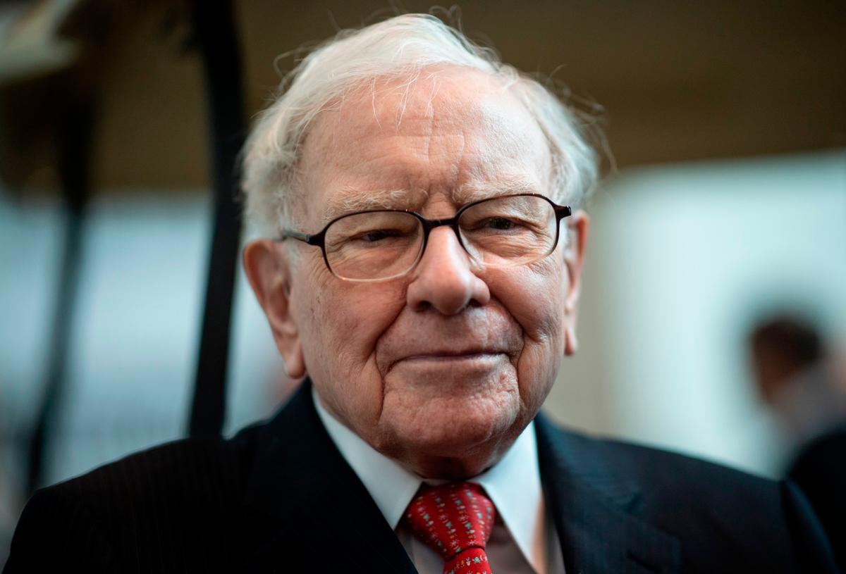 Ông Warren Buffett, giám đốc điều hành của Berkshire Hathaway, tham dự cuộc họp cổ đông thường niên năm 2019 tại Omaha, Nebraska, hôm 03/05/2019. (Ảnh: Johannes Eisele/AFP qua Getty Images)