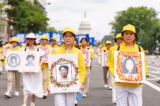 Các học viên Pháp Luân Công tham gia một cuộc biểu tình đánh dấu 24 năm cuộc đàn áp của chính quyền Trung Quốc đối với môn tu luyện tinh thần này ở Hoa Thịnh Đốn hôm 20/07/2023. (Ảnh: Samira Bouaou/The Epoch Times)
