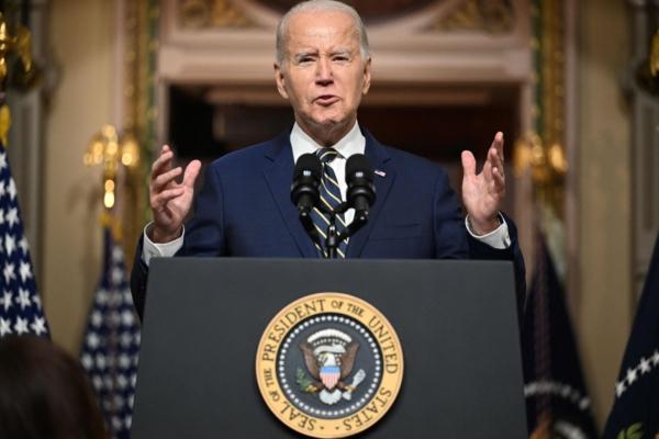 Tổng thống Joe Biden trình bày tại một buổi lễ ký kết tuyên bố tại Phòng Hiệp Ước Ấn Độ của Tòa nhà Eisenhower Executive Office, cạnh Tòa Bạch Ốc ở Hoa Thịnh Đốn, hôm 25/07/2023. (Ảnh: Mandel Ngan/AFP qua Getty Images)