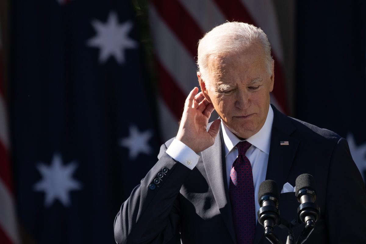 Tổng thống Biden muốn thông qua năm dự luật chi tiêu trong một cuộc bỏ phiếu