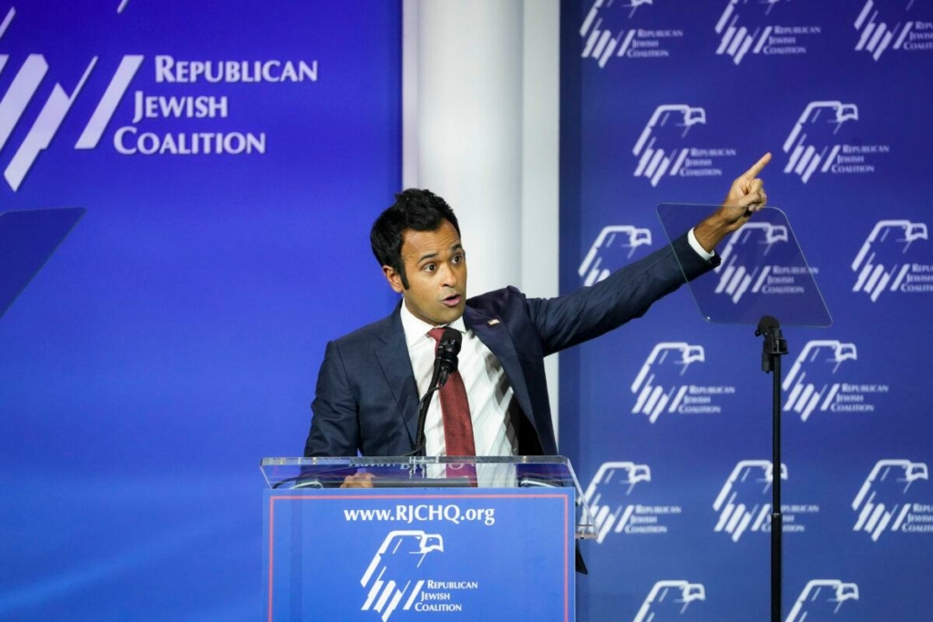 Ứng cử viên tổng thống thuộc Đảng Cộng Hòa Vivek Ramaswamy trình bày tại Liên minh Do Thái Đảng Cộng Hòa ở Las Vegas, Nevada, hôm 28/10/2023. (Ảnh: Madalina Vasiliu/The Epoch Times)