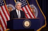 Chủ tịch Hội đồng Dự trữ Liên bang Jerome Powell nói trong một cuộc họp báo sau cuộc họp của Ủy ban Thị trường Mở Liên bang tại Hệ thống Dự trữ Liên bang ở Hoa Thịnh Đốn hôm 01/11/2023. (Ảnh: Kevin Dietsch/Getty Images)