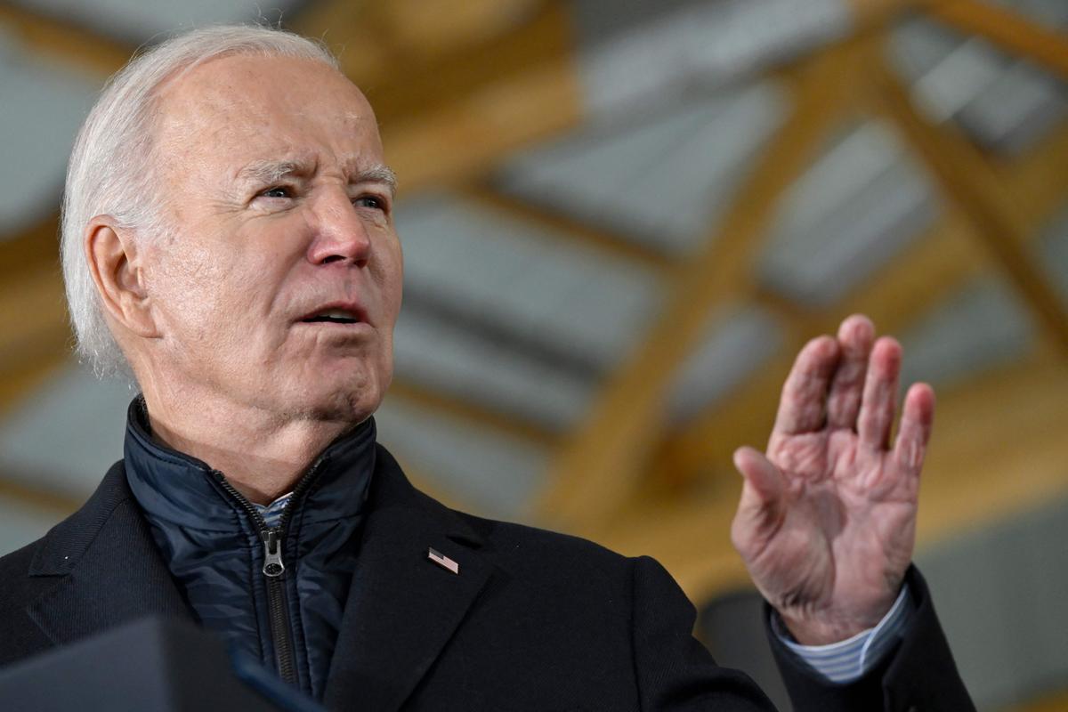 Tổng thống Joe Biden trình bày về nghị trình Bidenomics của mình tại Trang trại Dutch Creek ở Northfield, Minnesota, hôm 01/11/2023. (Ảnh: Andrew Caballero-Reynolds/AFP qua Getty Images)