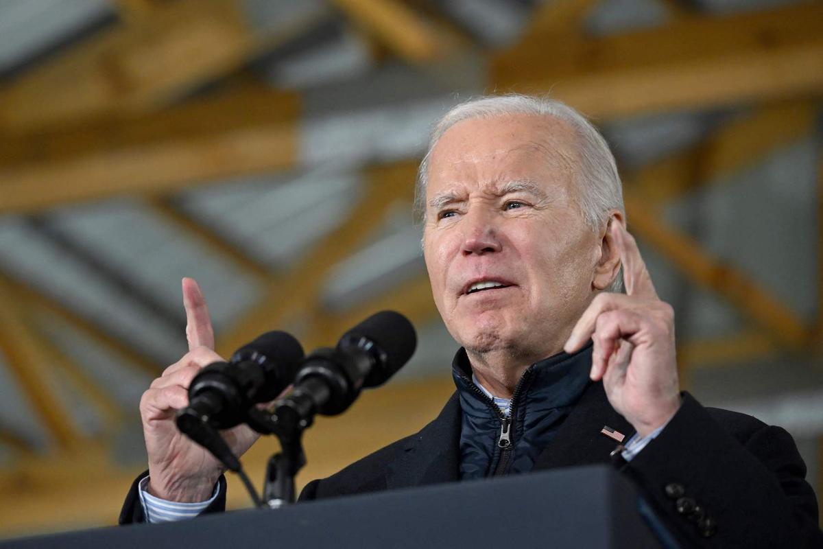 Tổng thống Joe Biden nói về nghị trình Trường phái Kinh tế Biden của ông tại Dutch Creek Farms ở Northfield, Minnesota, hôm 01/11/2023. (Ảnh: Andrew Caballero-Reynolds/AFP qua Getty Images)