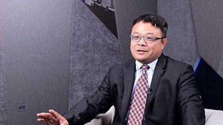 Ông Lý Mạnh Cư trong cuộc phỏng vấn với ấn bản Hoa ngữ của The Epoch Times tại Đài Bắc hôm 26/10/2023. (Ảnh: Dennis Lee/The Epoch Times)