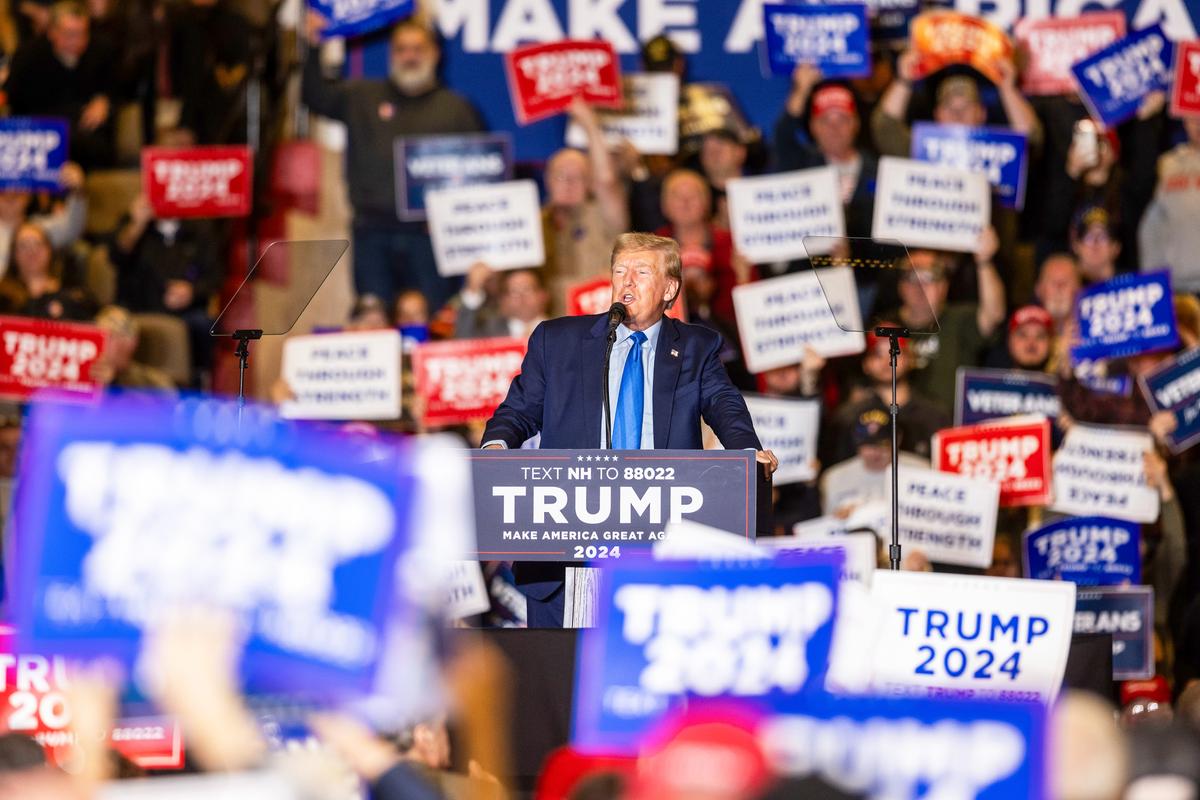 Ứng cử viên tổng thống của Đảng Cộng Hòa, cựu Tổng thống Donald Trump nói chuyện trong một sự kiện vận động tranh cử ở Claremont, New Hampshire, hôm 11/11/2023. (Ảnh: Scott Eisen/Getty Images)