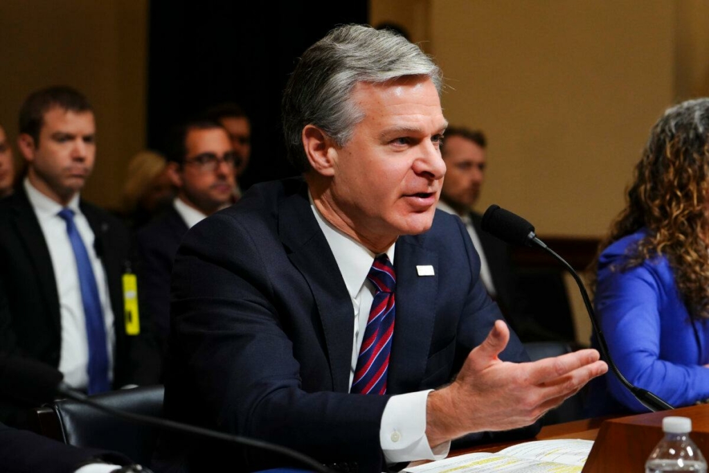 Giám đốc FBI Christopher Wray điều trần trước Ủy ban An ninh Nội địa Hạ viện ở Hoa Thịnh Đốn, hôm 15/11/2023. (Ảnh: Madalina Vasiliu/The Epoch Times)