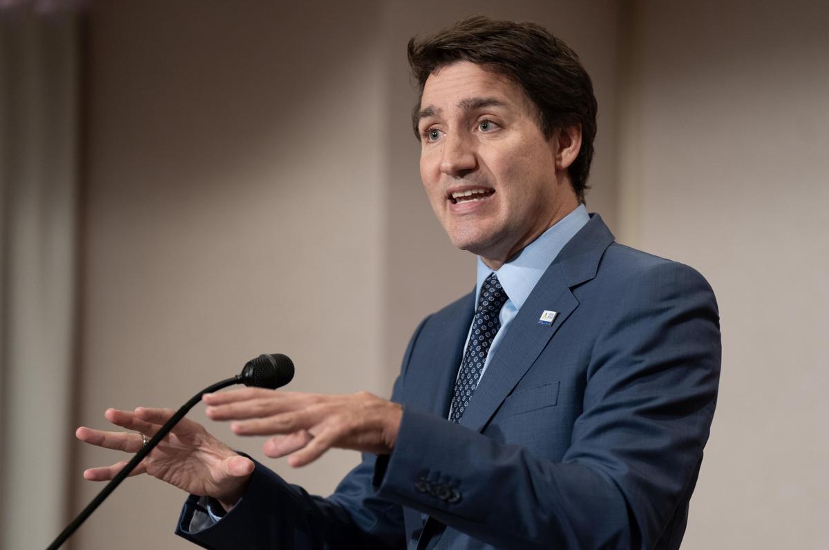 Thủ tướng Justin Trudeau trả lời câu hỏi của phóng viên trong buổi gặp gỡ truyền thông vào ngày cuối cùng của Hội nghị thượng đỉnh APEC, tại San Francisco, California, hôm 17/11/2023. (Ảnh: The Canadian Press/Adrian Wyld)