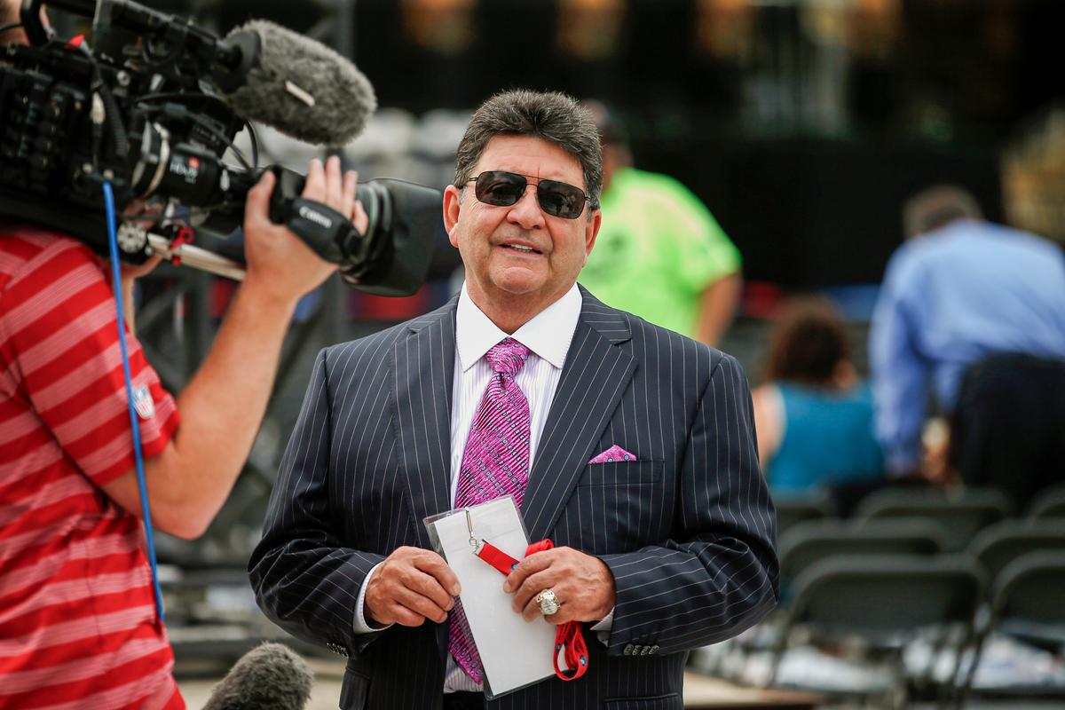 Ông Edward DeBartolo Jr., từng là chủ sở hữu của San Francisco 49ers, được phỏng vấn trước buổi lễ Pro Football Hall of Fame ở Canton, Ohio, vào ngày 08/08/2015. (Ảnh Gene Puskar/AP Photo)