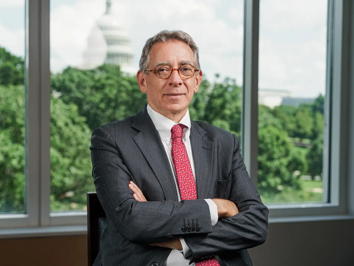 Ông Gavin de Becker, chuyên gia bảo mật hàng đầu, chủ tịch của công ty Gavin de Becker và Các Cộng sự, đồng thời là tác giả của cuốn “The Gift of Fear” tại thủ đô Hoa Thịnh Đốn, hôm 24/07/2023. (Ảnh: Wei Wu/The Epoch Times)