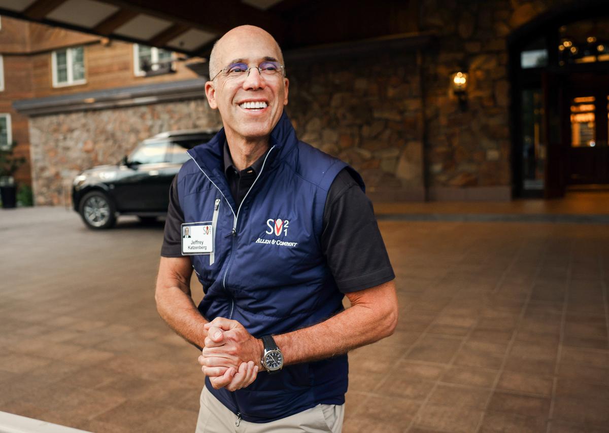 Nhà sản xuất Jeffrey Katzenberg trò chuyện với giới truyền thông tại Hội nghị Sun Valley ở Sun Valley, Idaho, vào ngày 07/07/2021. (Ảnh: Kevin Dietsch/Getty Images)