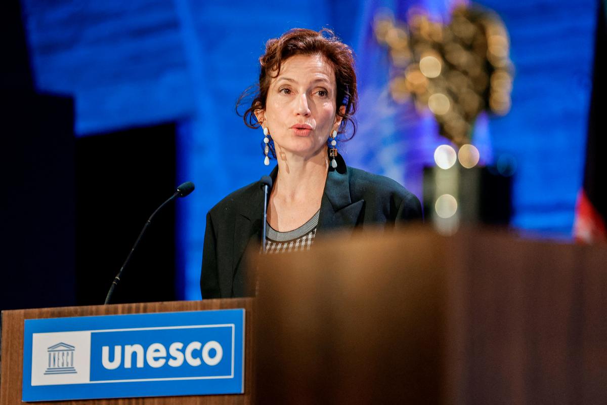 Tổng Giám đốc UNESCO Audrey Azoulay có bài diễn văn tại trụ sở UNESCO ở Paris, hôm 08/11/2023. (Ảnh: Geoffroy Van Der Hasselt/AFP qua Getty Images)