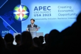 Tổng thống Philippines Ferdinand Marcos Jr. trình bày trong Tuần lễ Hội nghị các Nhà lãnh đạo kinh tế Diễn đàn Hợp tác Kinh tế Châu Á - Thái Bình Dương (APEC) tại San Francisco, California, hôm 15/11/2023. (Ảnh: Andrew Caballero-Reynolds/AFP qua Getty Images)