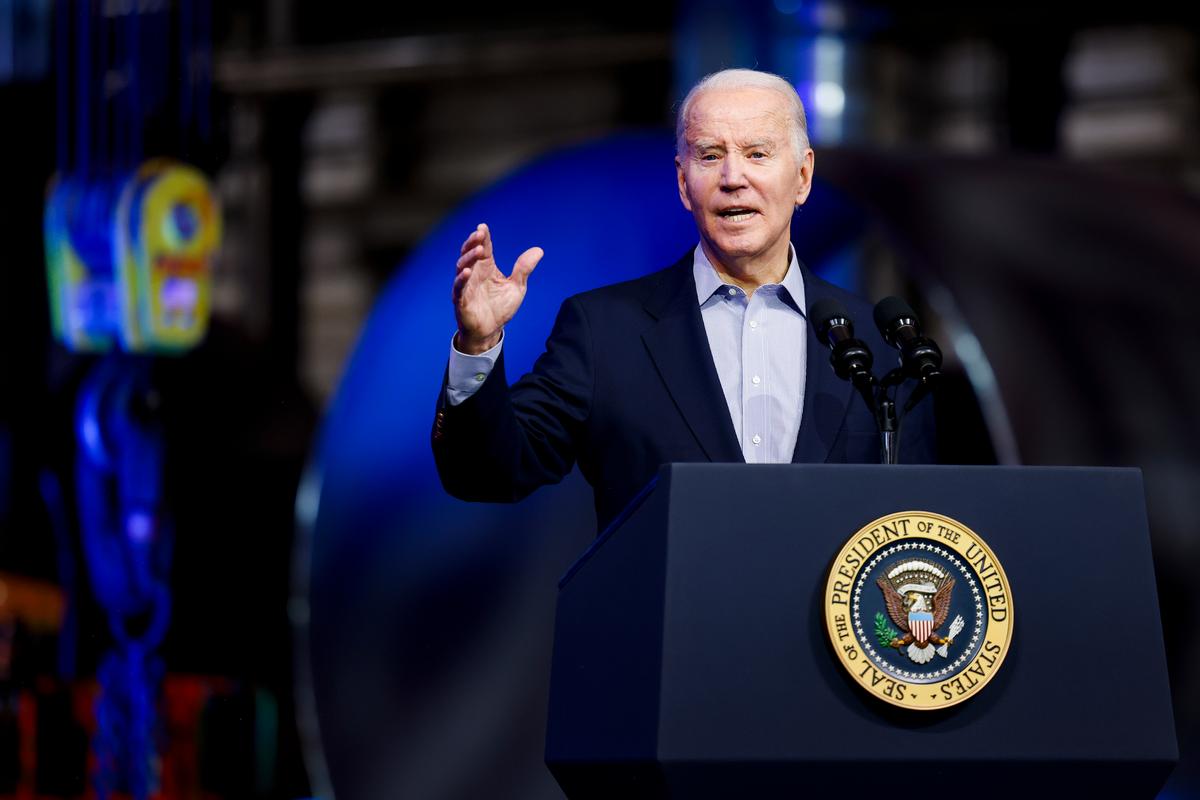 Tổng thống Joe Biden trình bày về Trường phái kinh tế Biden tại CS Wind hôm 29/11/2023 ở Pueblo, Colorado. (Ảnh: Michael Ciaglo/Getty Images)