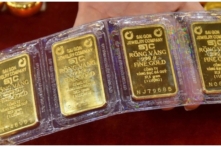 Việt Nam: Giá vàng miếng SJC vượt mốc 77 triệu đồng dù nhu cầu không tăng mạnh