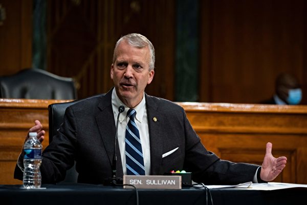 Ảnh tư liệu của ông Dan Sullivan, Thượng nghị sĩ Đảng Cộng hòa tiểu bang Alaska, Hoa Kỳ. (Ảnh: PAL Drago/POOL/AFP qua Getty Images)