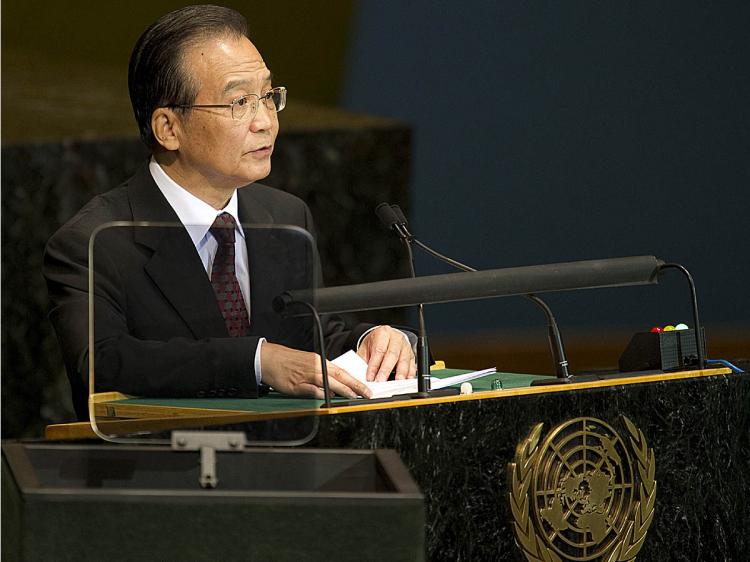 Thủ tướng Trung Quốc Ôn Gia Bảo đọc diễn văn ngày 22/09/2010 trong Hội nghị Thượng đỉnh về Mục tiêu Phát triển Thiên niên kỷ tại Liên Hiệp Quốc ở New York. (Ảnh: Don Emmert/AFP/Getty Images)