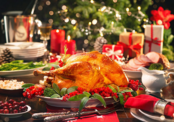 Món chính của lễ Giáng Sinh là gà tây. (Ảnh: Shutterstock)