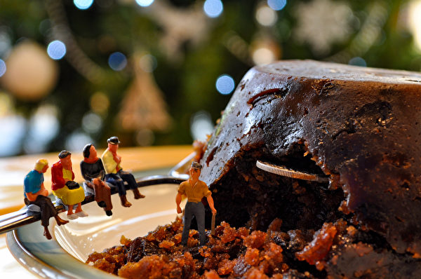 Đồng sáu xu được giấu trong bánh pudding Giáng Sinh. (Ảnh: Shutterstock)