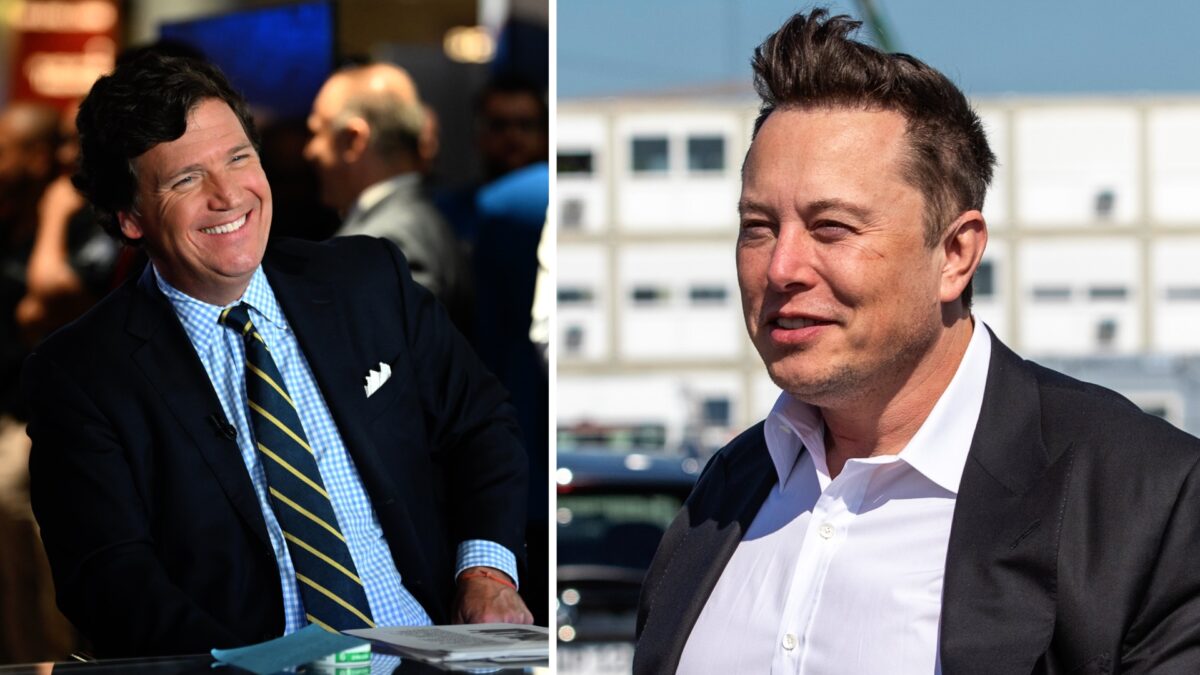 Ông Tucker Carlson (trái) tại Seminole Hard Rock Hotel & Casino Hollywood ở Hollywood, Florida, vào ngày 17/11/2022. (Ảnh: Jason Koerner/Getty Images); Giám đốc điều hành Tesla Elon Musk (phải) tại công trường xây dựng siêu nhà máy Tesla mới gần Berlin, Đức, vào ngày 03/09/2020. (Ảnh: Maja Hitij/Getty Images)