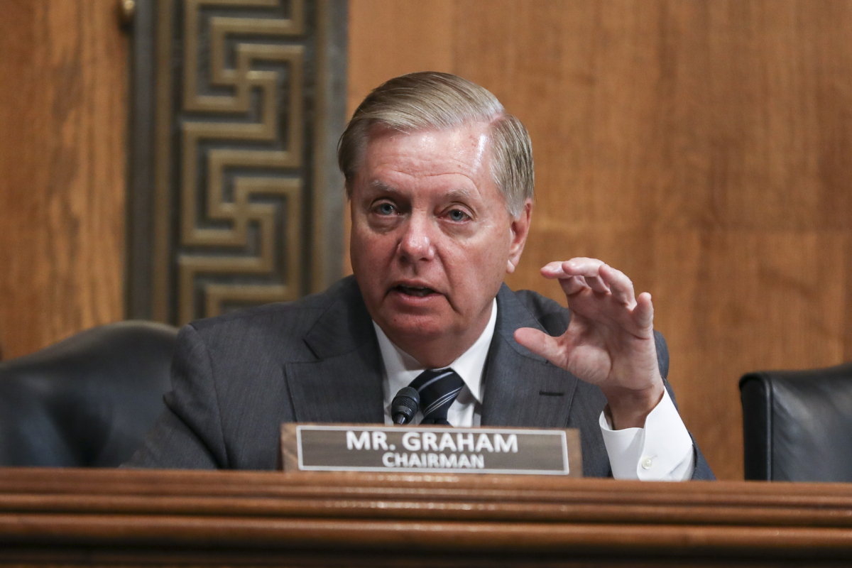 Thượng nghị sĩ Lindsey Graham (Cộng Hòa-South Carolina) trong phiên điều trần của Ủy ban Tư pháp Thượng viện về các khu vực trú ẩn dành cho người nhập cư tại Capitol Hill ở Hoa Thịnh Đốn vào ngày 22/10/2019. (Ảnh: Charlotte Cuthbertson/The Epoch Times)
