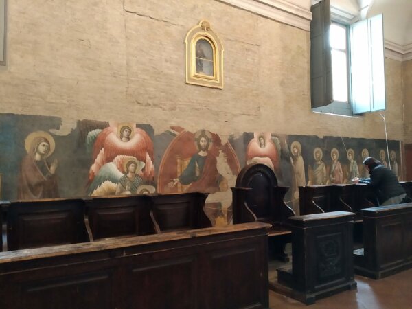 Chi tiết này bức tranh “Sự phán xét cuối cùng” của họa sĩ Pietro Cavallini ở Nhà thờ Thánh Cecilia xứ Trastevere, thành Rome, chỉ thể hiện hơn một nửa bức bích họa trải dài 46 feet (~14 m). (Ảnh: Luistxo Fernandez/CC BY-SA 4.0 DEED)