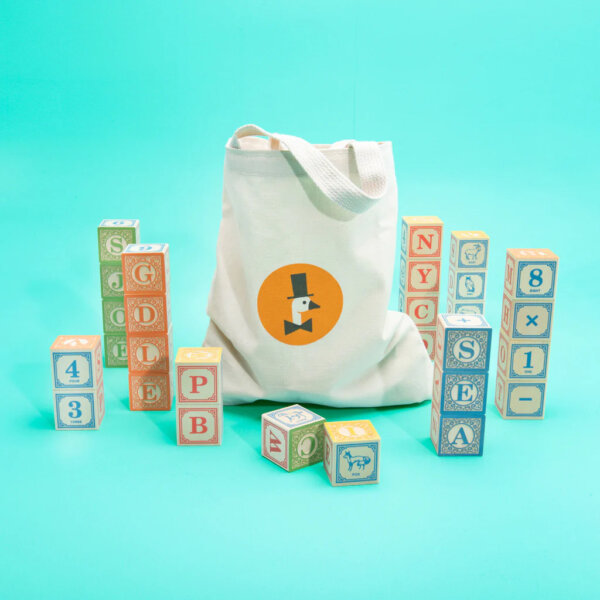 Bộ xếp chữ ABC cổ điển của hãng Uncle Goose. (Ảnh: Uncle Goose)