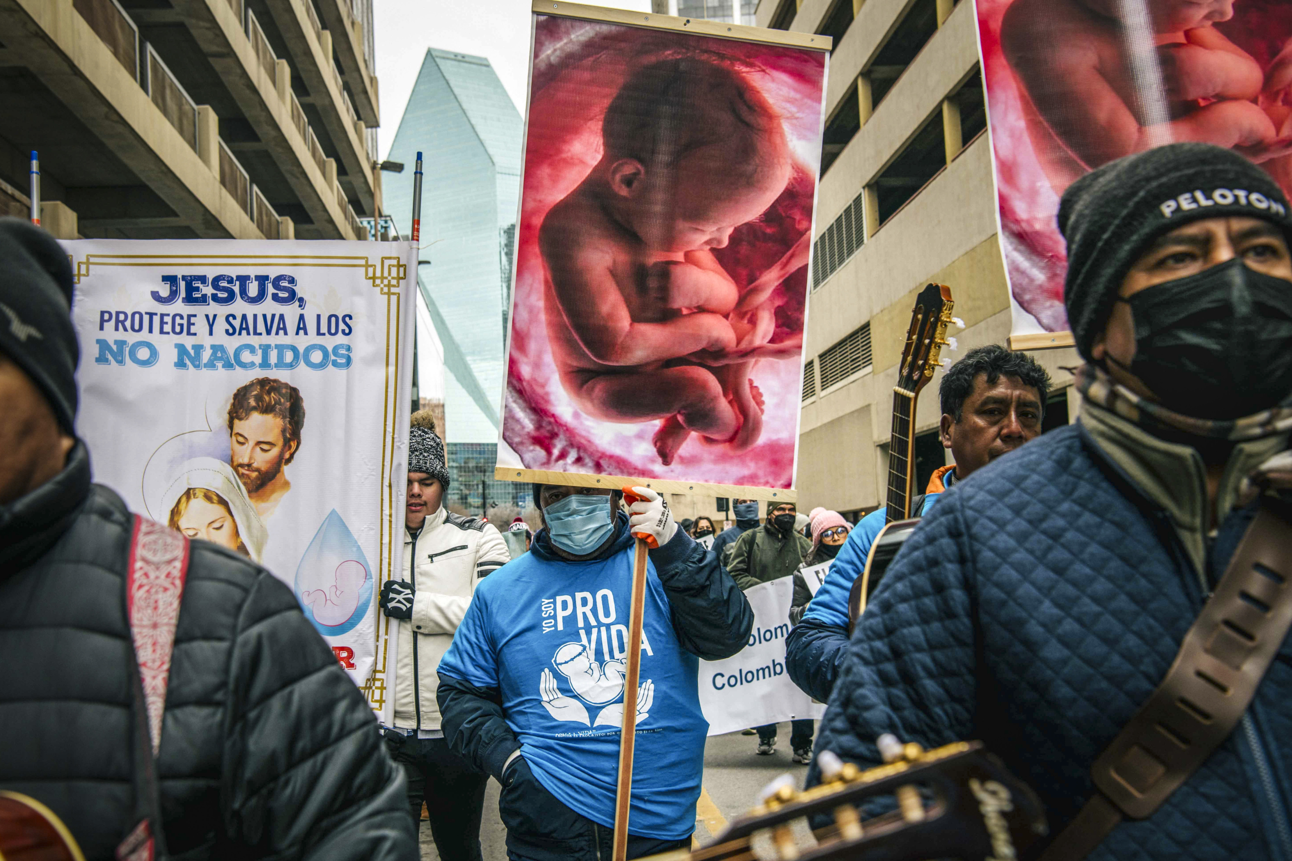 Những người ủng hộ sự sống diễn hành trong cuộc biểu tình yêu cầu ‘Quyền được sống’ ở Dallas, Texas, vào ngày 15/01/2022. (Ảnh: Brandon Bell/Getty Images)