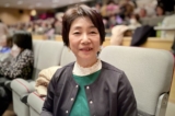 Bà Ehara Michiyo thưởng thức buổi biểu diễn ban chiều của Shen Yun tại Trung tâm Hội nghị Nagoya, hôm 24/12/2023. (Ảnh: Xiao Lei/The Epoch Times)