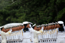 Các binh sĩ và sĩ quan Hải quân Quân Giải phóng Nhân dân Trung Quốc tham dự một buổi lễ ở Bắc Kinh vào ngày 16/09/2013. (Ảnh: Feng Li/Getty Images)