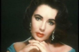 Nữ diễn viên Elizabeth Taylor tạo dáng trong bức ảnh lấy từ một bộ phim ngày xưa. (Ảnh: Getty Images)