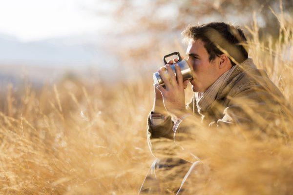 Nghiên cứu xem xét mối liên hệ giữa lượng cà phê tiêu thụ và cân nặng. (Ảnh: michaeljung/iStock)