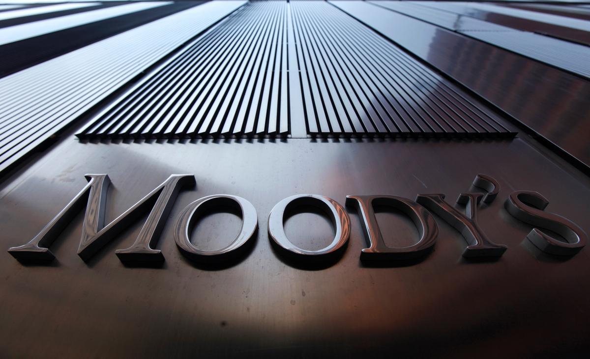 Biển hiệu của Moody's trên tòa tháp Trung tâm Thương mại Thế giới số 7 ở New York, ngày 02/08/2011. (Ảnh: Mike Segar/Reuters)