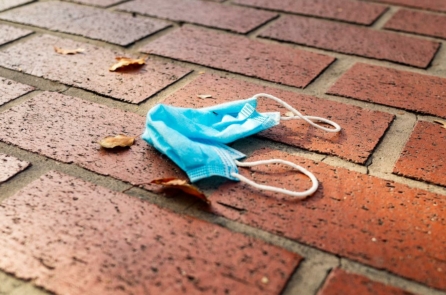 Nghiên cứu: Tỷ lệ nhiễm COVID-19 cao hơn ở người đeo khẩu trang thường xuyên