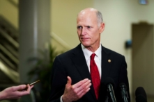 Thượng nghị sĩ Rick Scott (Cộng Hòa-Florida) nói trong một cuộc họp báo ở Tòa nhà Quốc hội Hoa Kỳ ở Hoa Thịnh Đốn hôm 11/07/2023. (Ảnh: Madalina Vasiliu/The Epoch Times)