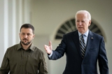 (Từ trái sang phải) Tổng thống Ukraine Volodymyr Zelensky và Tổng thống Joe Biden đi đến Oval Office của Tòa Bạch Ốc hôm 21/09/2023. (Ảnh: Drew Angerer/Getty Images)