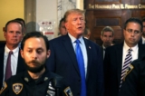 Cựu Tổng thống Donald Trump đưa ra tuyên bố vào cuối ngày xét xử đầu tiên của phiên tòa trong vụ gian lận dân sự tại Tòa án Tối cao Tiểu bang New York ở thành phố New York vào ngày 02/10/2023. (Ảnh: Michael M. Santiago/Getty Images)