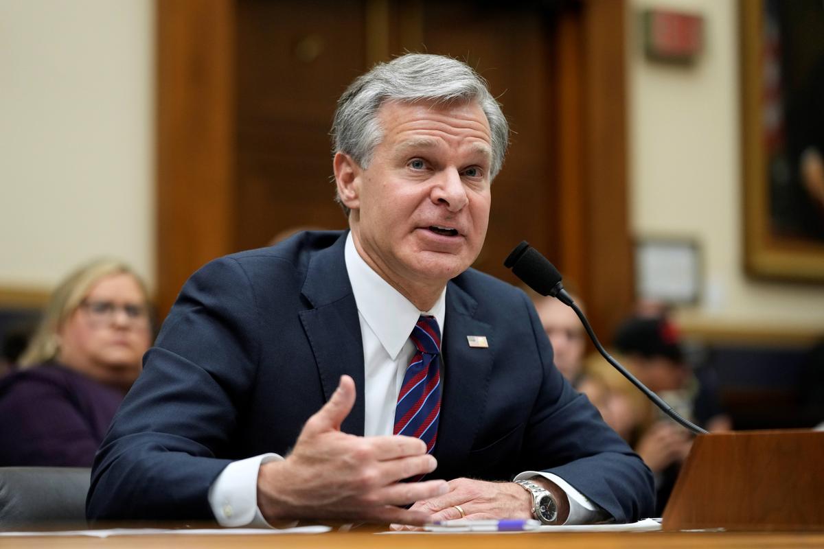 Ông Christopher Wray, Giám đốc FBI làm chứng trước Ủy ban Hạ viện về phiên điều trần giám sát Tư pháp ở Capitol Hill, Thủ đô Hoa Thịnh Đốn hôm 12/07/2023. (Ảnh: Patrick Semansky/AP Photo)