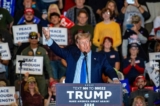 Ông Donald Trump, cựu tổng thống Hoa Kỳ và là ứng cử viên tổng thống thuộc Đảng Cộng Hòa năm 2024 trình bày tại một cuộc vận động tranh cử ở Claremont, New Hampshire, hôm 11/11/2023. (Ảnh: Joseph Prezioso/AFP qua Getty Images)